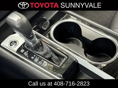 Used 2024 Nissan Altima 2.5 SV FWD image 24