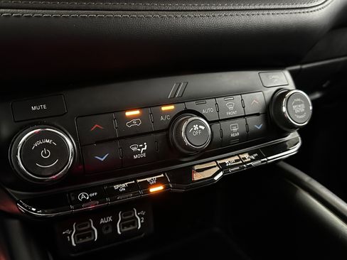 Used 2021 Dodge Durango SXT image 16