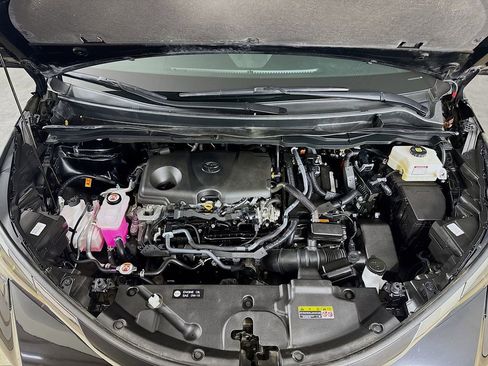 Certified 2025 Toyota Sienna XLE image 24