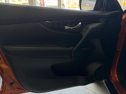 Used 2020 Nissan Rogue SL w/ Premium Package AWD/4WD image 12