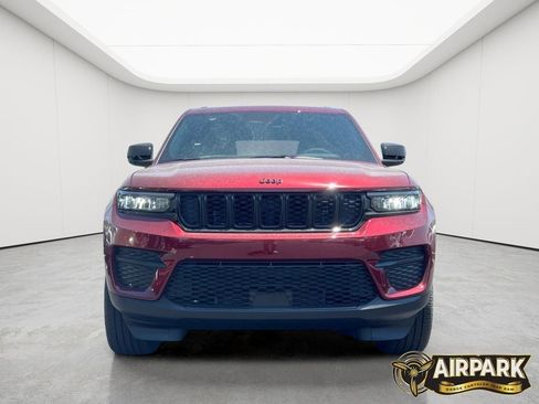 New 2025 Jeep Grand Cherokee Altitude AWD/4WD image 5