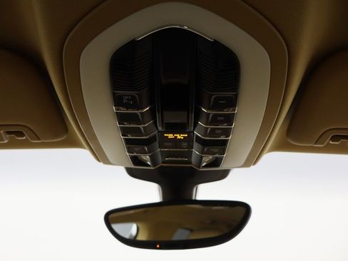 Used 2016 Porsche Panamera S image 27