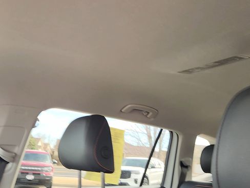 Used 2024 Volkswagen Tiguan Wolfsburg Edition image 33