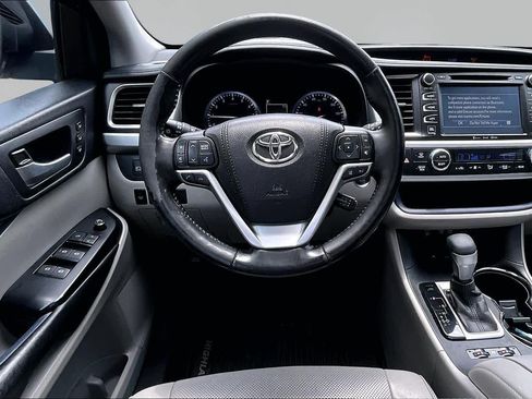 Used 2017 Toyota Highlander Limited Platinum AWD/4WD image 6