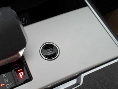 Used 2025 Land Rover Range Rover SE AWD/4WD image 32