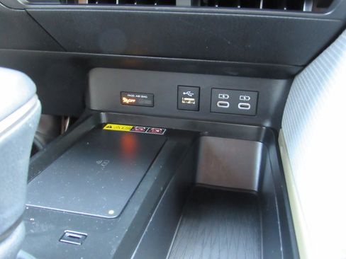 Used 2025 Toyota Camry SE FWD image 20