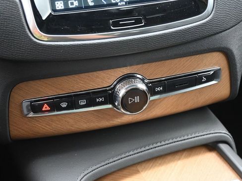 New 2025 Volvo XC90 B6 Plus w/ Protection Package Premier image 16