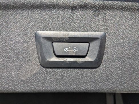 Used 2023 BMW iX xDrive50 image 16