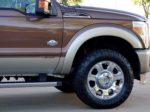 Used 2012 Ford F250 King Ranch w/ King Ranch w/Chrome Pkg image 28
