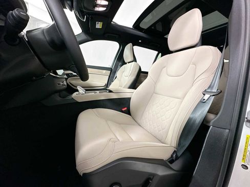 New 2025 Volvo XC90 B6 Plus w/ Protection Package Premier image 19