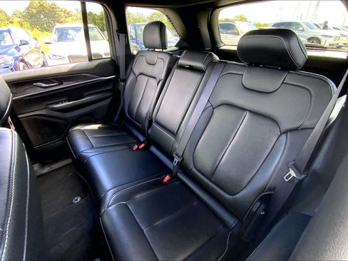 Used 2025 Jeep Grand Cherokee Limited w/ Black Appearance Package image 20