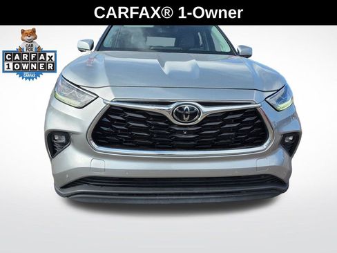 Used 2023 Toyota Highlander Limited image 3