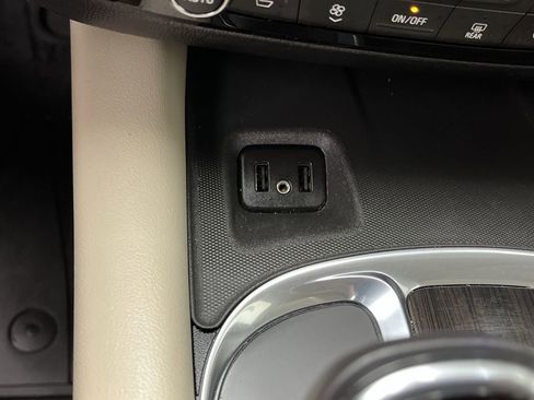 Used 2019 Buick Enclave Premium AWD/4WD image 26