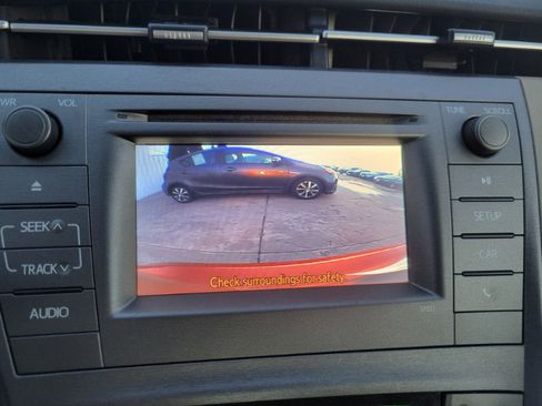 Used 2015 Toyota Prius Two image 33
