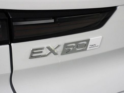 New 2025 Volvo EX90 Ultra image 15