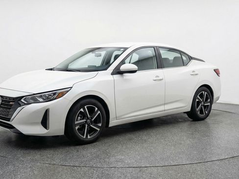 Used 2025 Nissan Sentra SV image 3