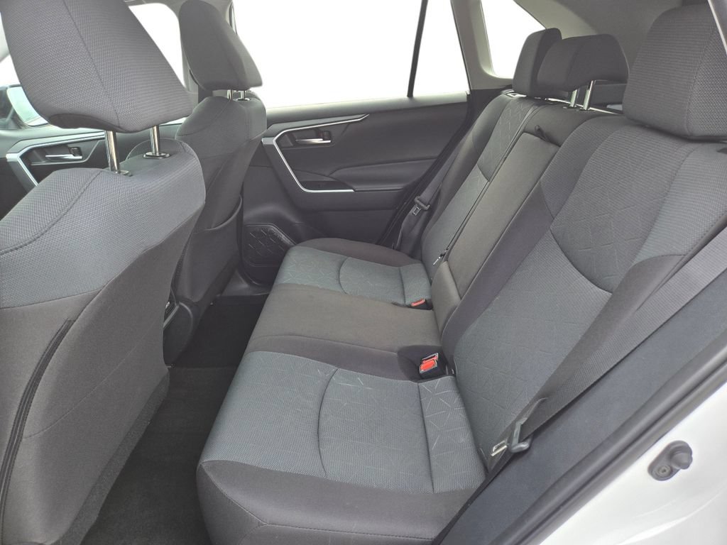 Used 2025 Toyota RAV4 XLE AWD/4WD image 18