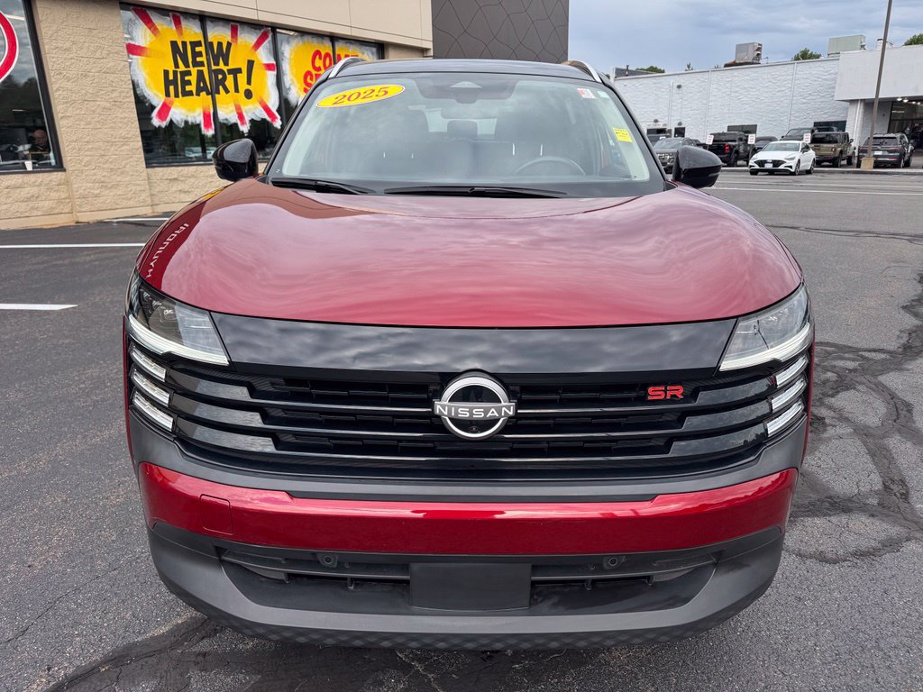 Used 2025 Nissan Kicks SR AWD/4WD image 2
