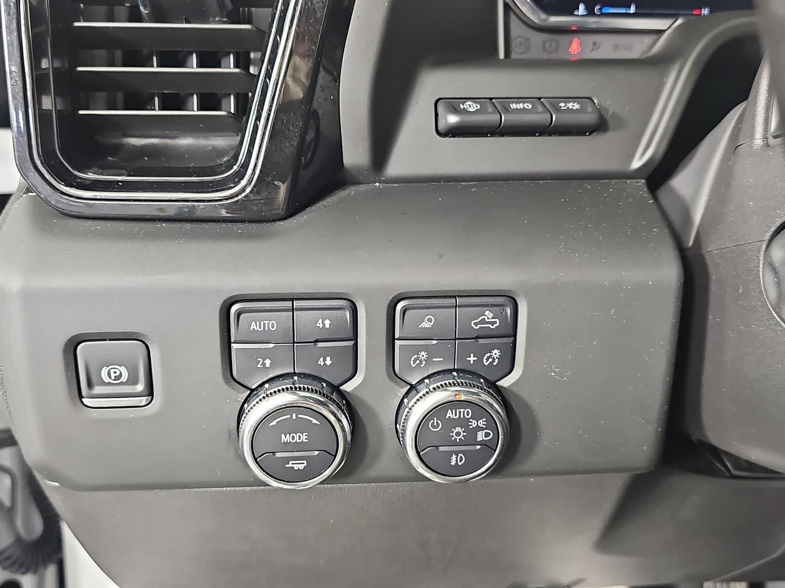 Used 2025 GMC Sierra 1500 AT4 w/ AT4 Premium Package AWD/4WD image 23