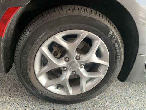 Used 2019 Chrysler Pacifica Touring Plus w/ Tire & Wheel Group FWD image 37