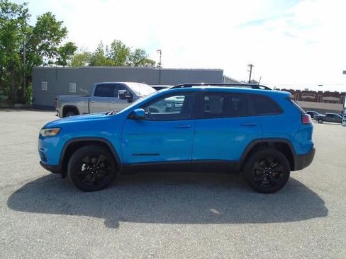 Used 2021 Jeep Cherokee Latitude Plus AWD/4WD image 4