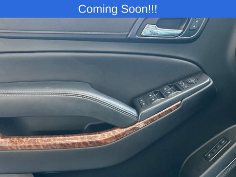 Used 2019 Chevrolet Suburban Premier RWD image 11