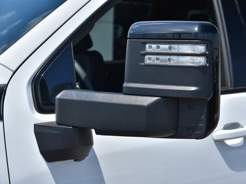 Used 2024 GMC Sierra 2500 AT4 image 8