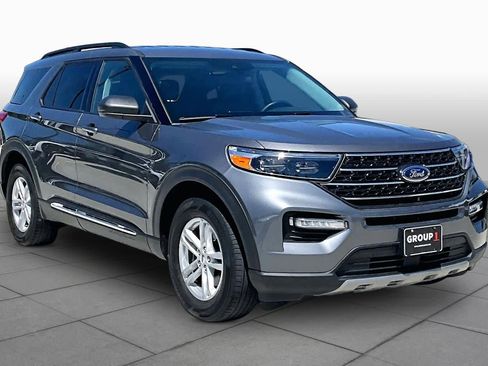 Used 2023 Ford Explorer XLT w/ Equipment Group 202A RWD image 3