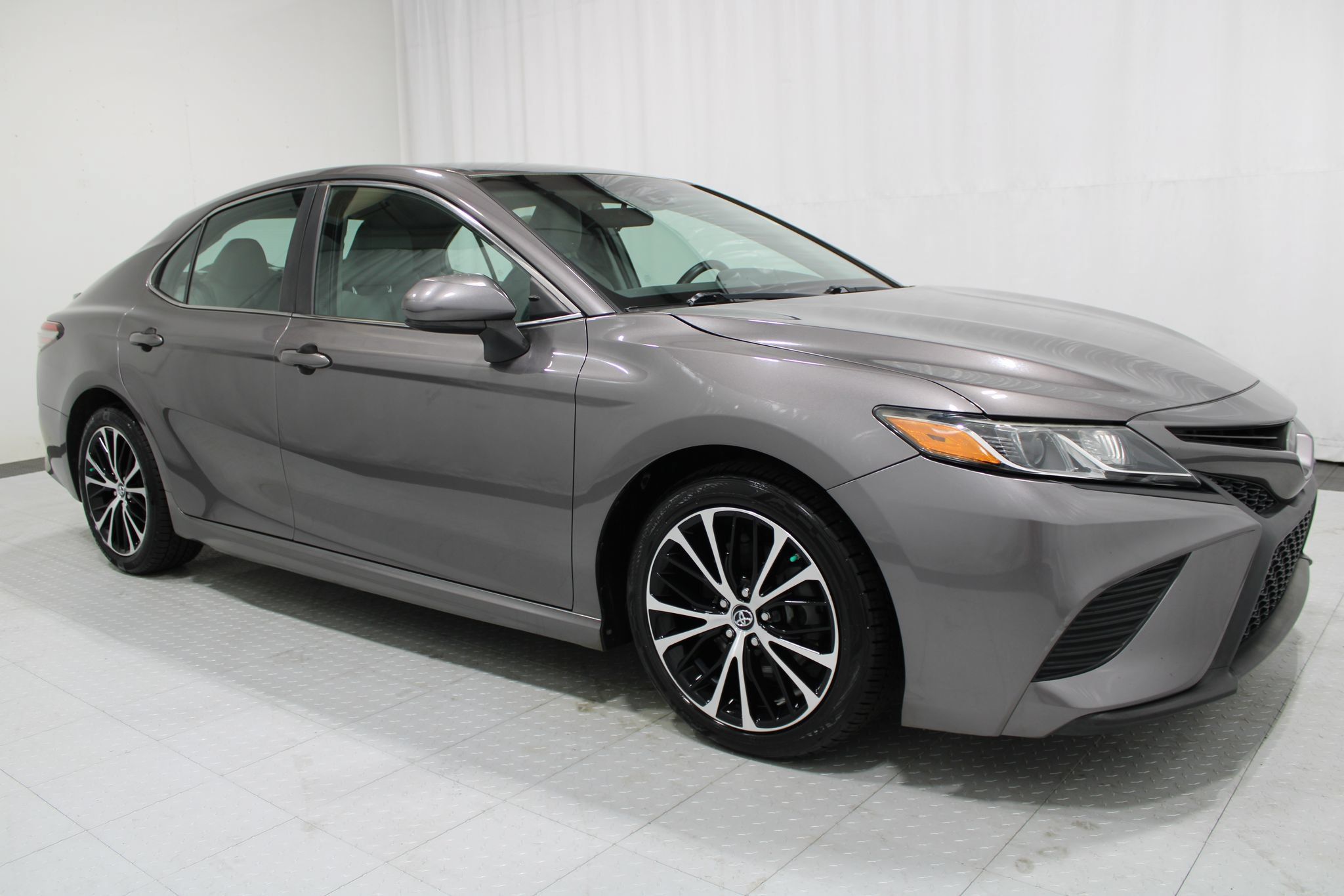 Used 2018 Toyota Camry SE FWD image 4
