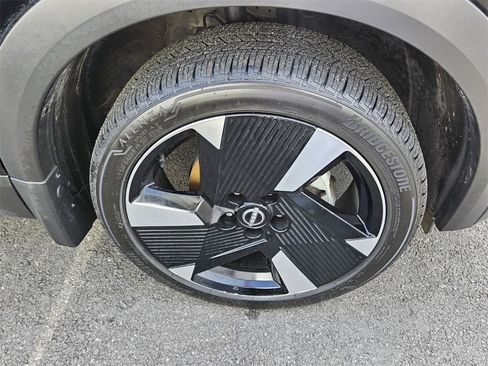 Used 2025 Nissan Kicks SR w/ Illumination Package image 4