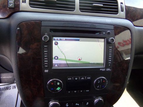 Used 2013 GMC Yukon XL Denali image 25