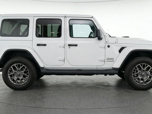 Used 2025 Jeep Wrangler Sahara image 11
