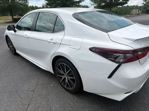 Used 2022 Toyota Camry SE FWD image 7