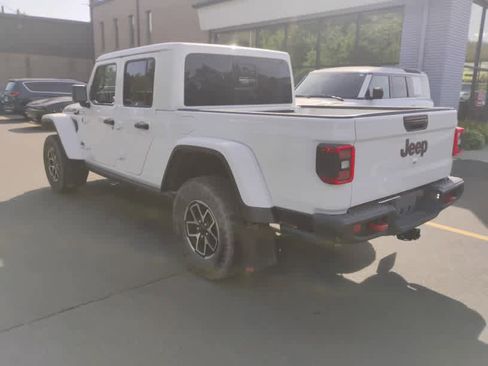 Used 2024 Jeep Gladiator Rubicon AWD/4WD image 5