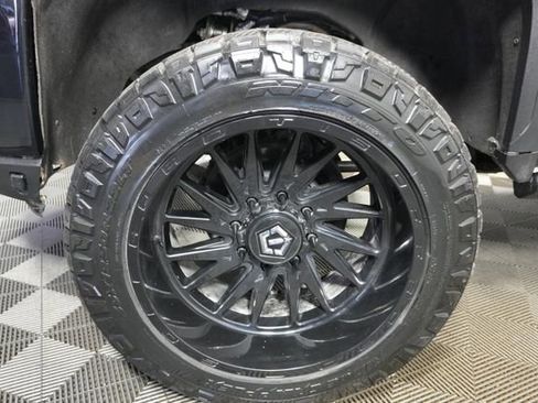 Used 2023 GMC Sierra 2500 Denali w/ Denali Black Diamond Edition image 10