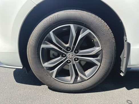 Used 2025 Toyota Sienna Platinum AWD/4WD image 7