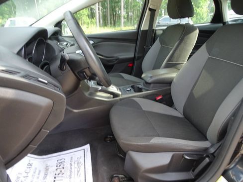 Used 2014 Ford Focus SE w/ SE Winter Package FWD image 2