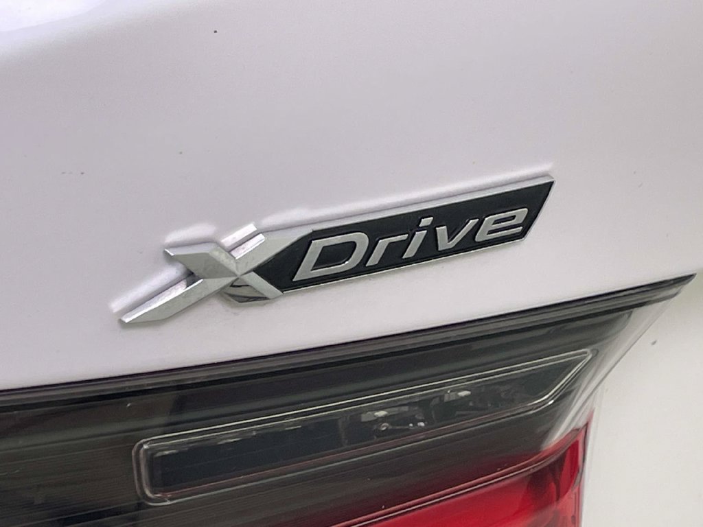 Used 2024 BMW 330i xDrive Sedan w/ M Sport Package AWD/4WD image 11