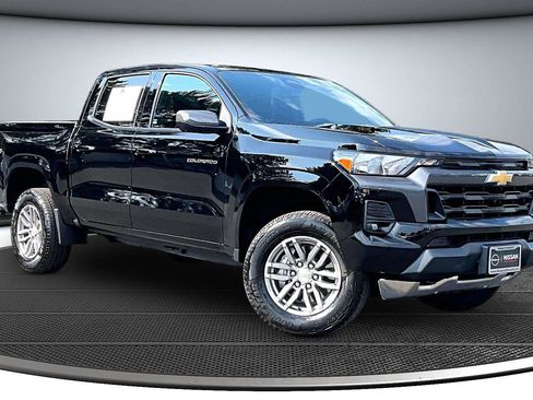 Used 2023 Chevrolet Colorado LT w/ LT Convenience Package II AWD/4WD image 1