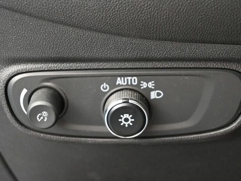 Used 2023 Chevrolet Equinox LT FWD image 36