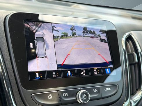 Certified 2022 Chevrolet Equinox RS w/ Infotainment Package FWD image 24