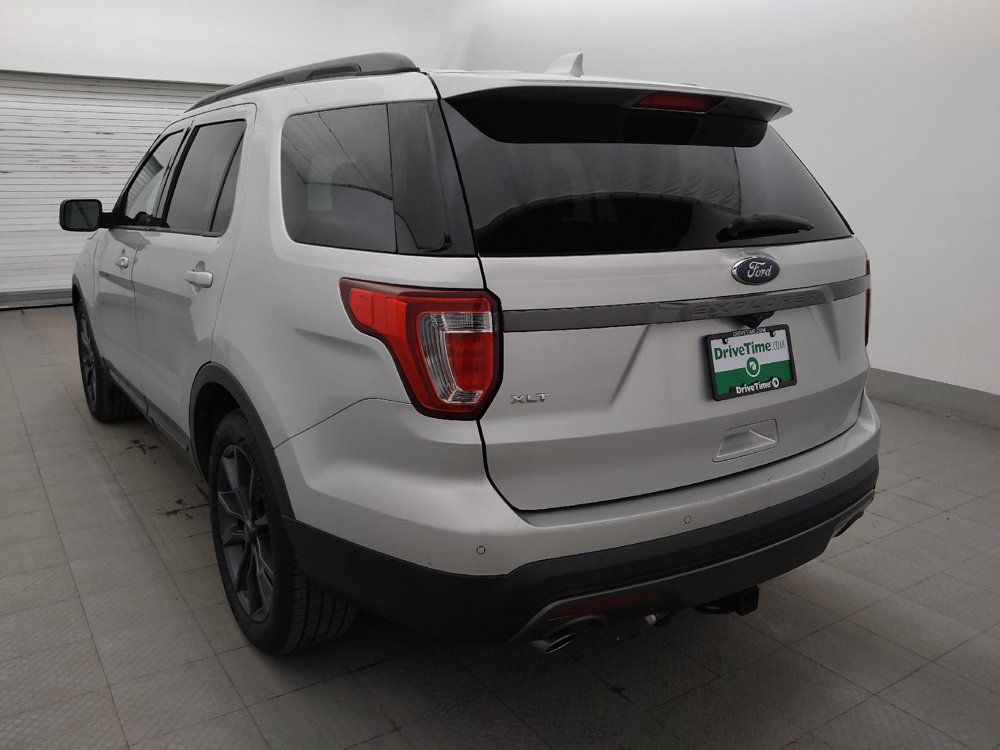 Used 2017 Ford Explorer XLT w/ Equipment Group 202A FWD image 5