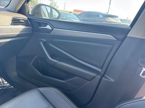 Used 2024 Volkswagen Jetta SE FWD image 37