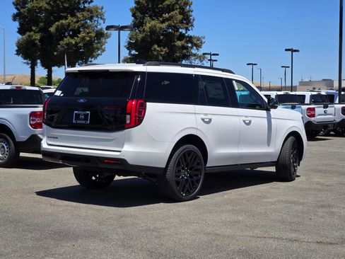 New 2026 Ford Expedition Platinum w/ Stealth Performance Package AWD/4WD image 4
