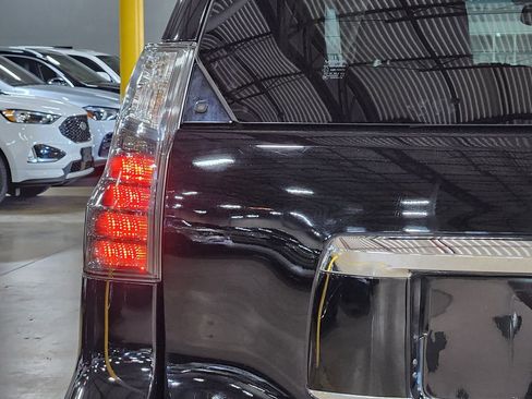 Used 2014 Lexus GX 460 w/ Premium Package image 20