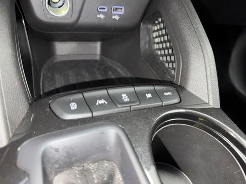Used 2025 Chevrolet TrailBlazer LT AWD/4WD image 19