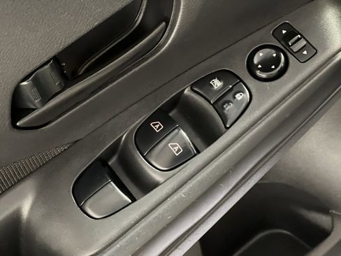 Used 2021 Nissan Kicks S image 13