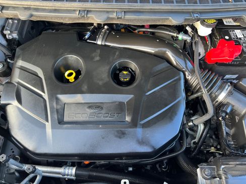 Used 2018 Ford Edge SE image 10