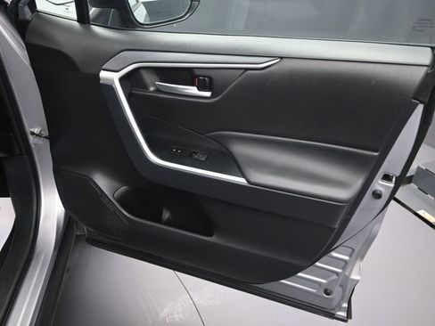 Used 2025 Toyota RAV4 XLE AWD/4WD image 36