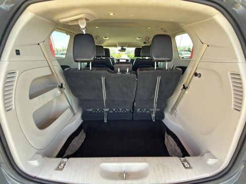 Used 2023 Chrysler Pacifica Touring-L image 34